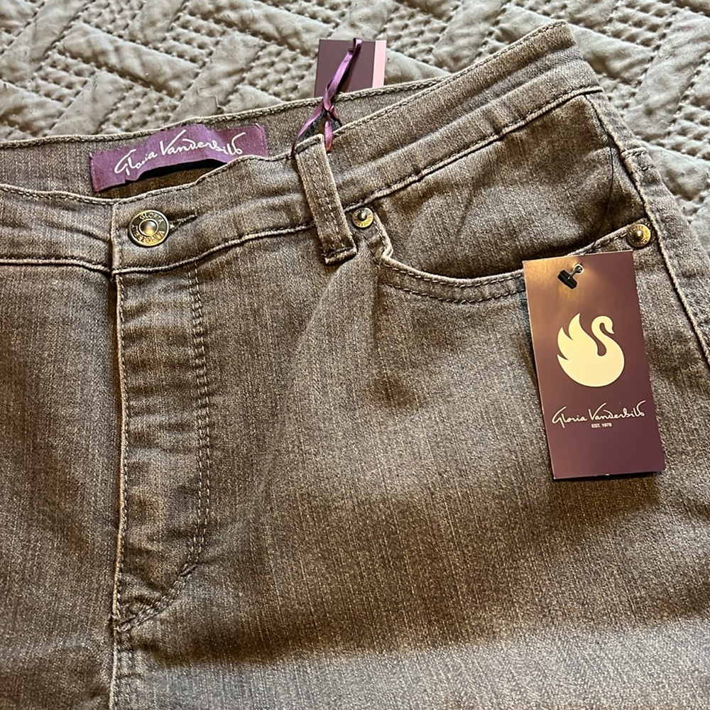 NWT Gloria Vanderbilt : Gray Wash Amanda - 10 Short - Picture 2 of 11